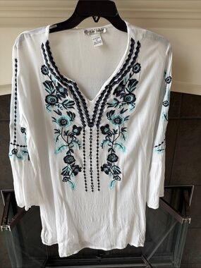 White Embroidered V-Neck Women’s Tunic Top - Aqua & Black Floral